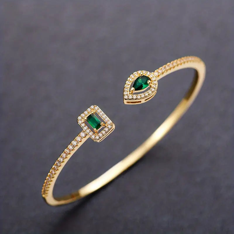 Klára – Open bracelet with emerald ends.