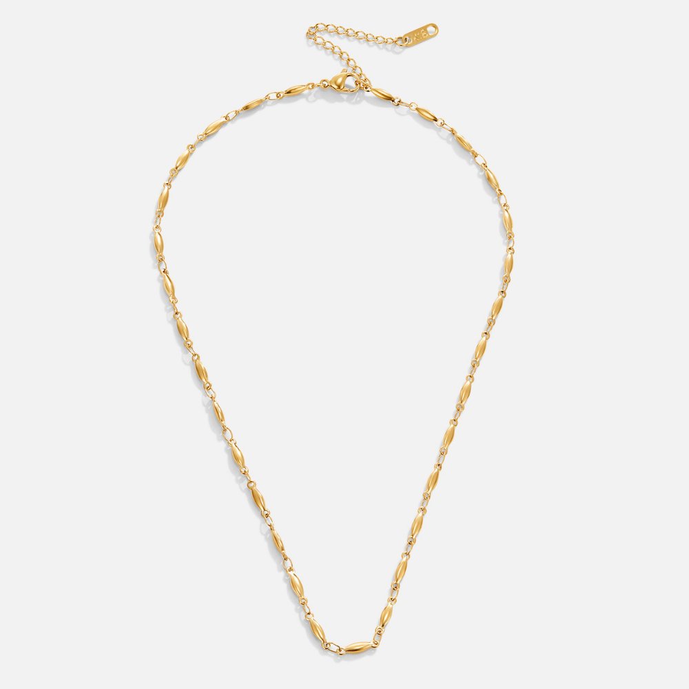 Magdalena – A delicate gold necklace with delicate links.