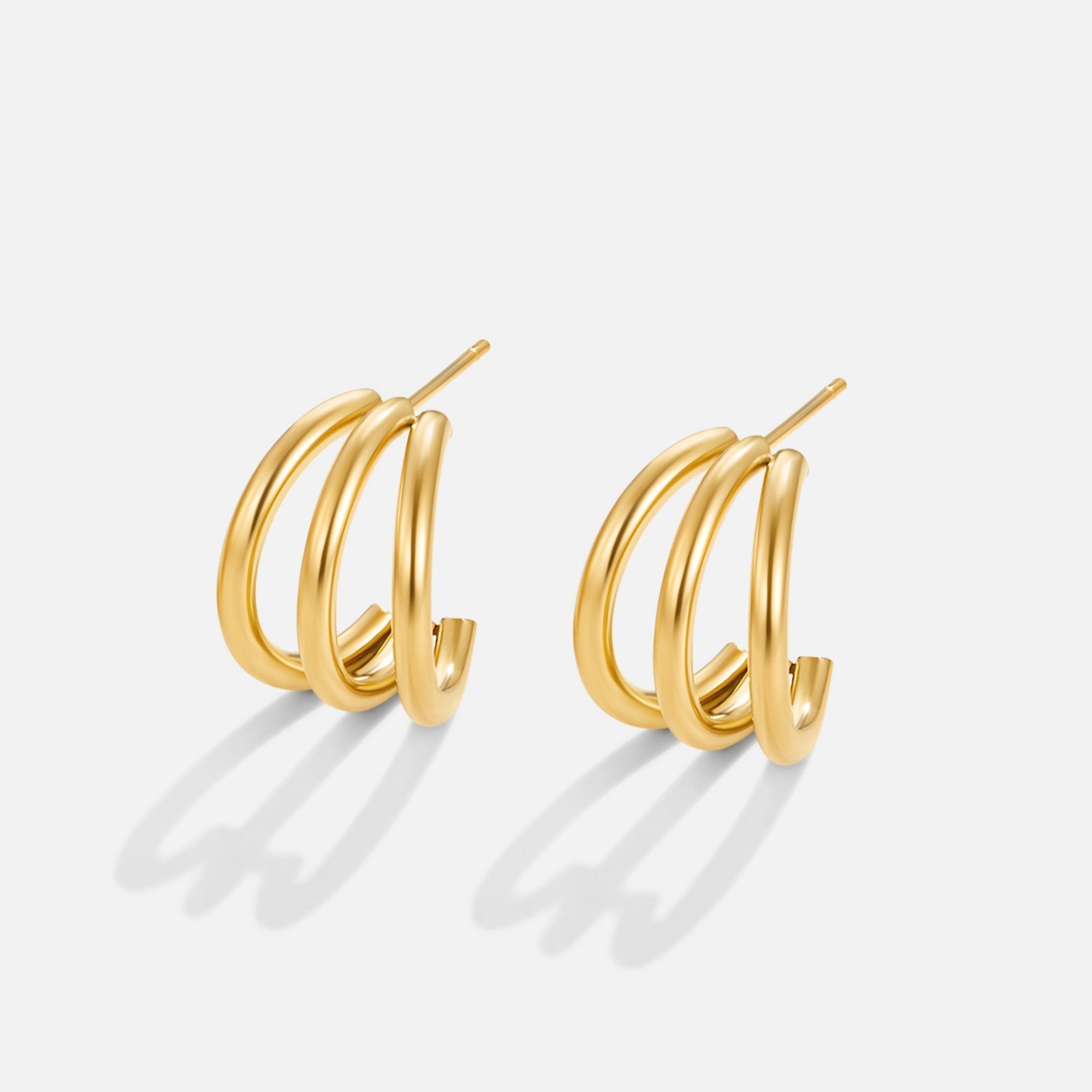Helena – Mini gold hoop earrings with structure.