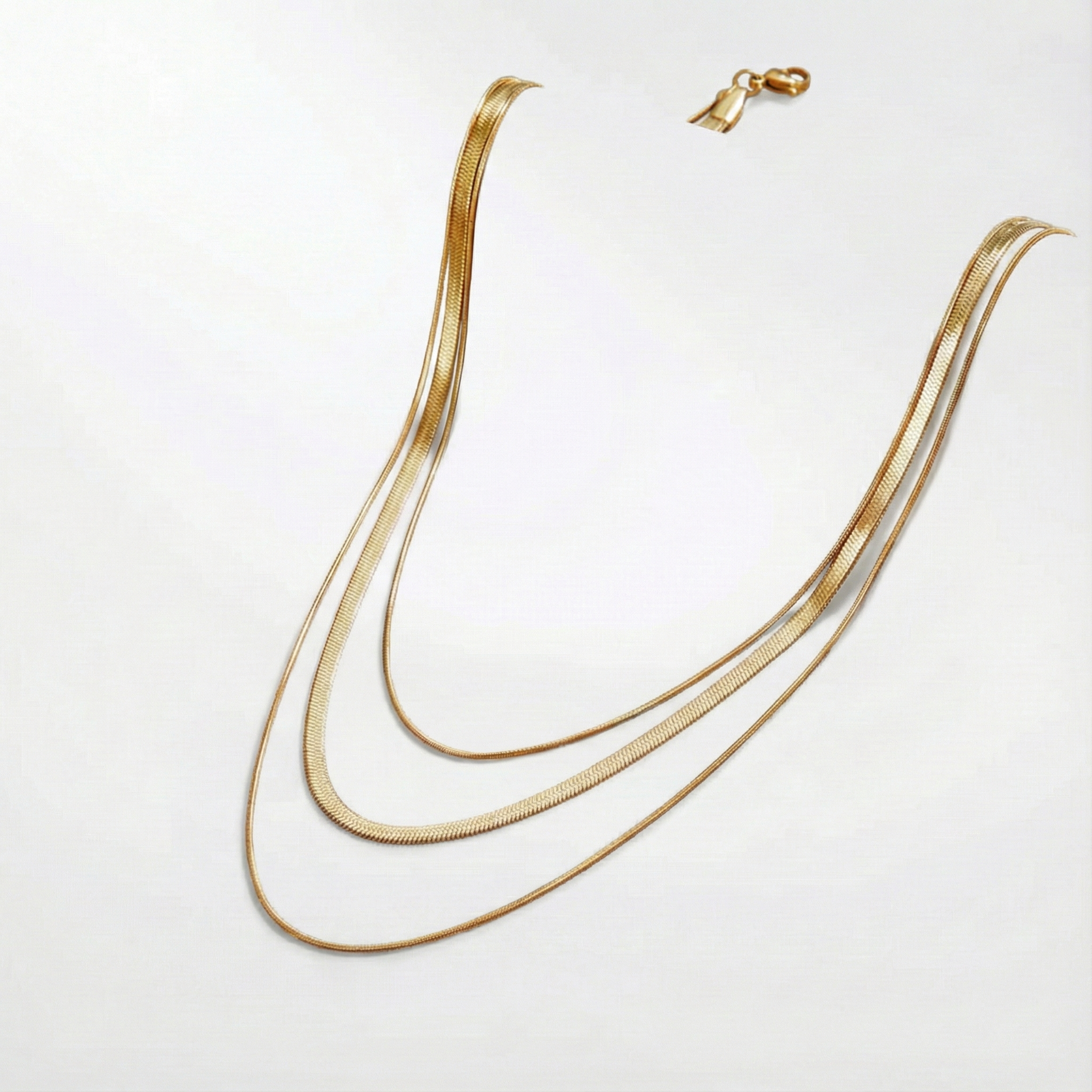 Antonie – Multilayer gold necklace with a transparent structure.
