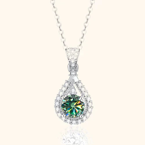 Amélie – Silver necklace with emerald pendant.