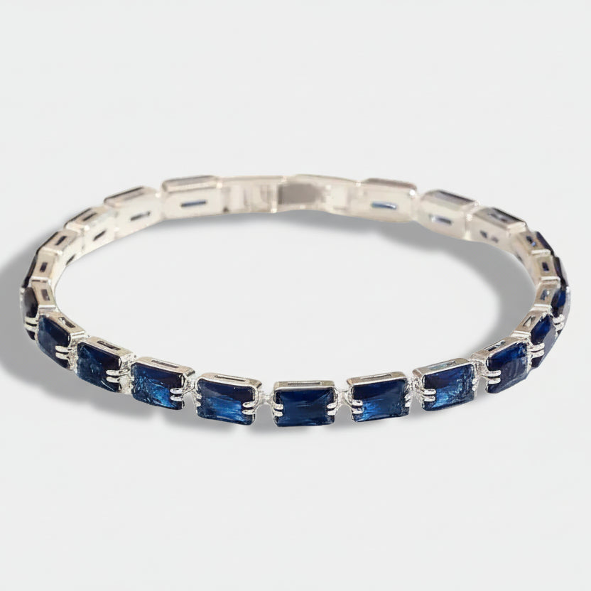 Alena – Delicate bracelet with luminous sapphires.