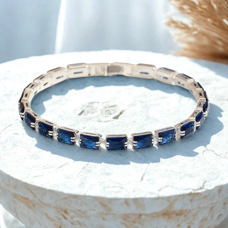Alena – Delicate bracelet with luminous sapphires.