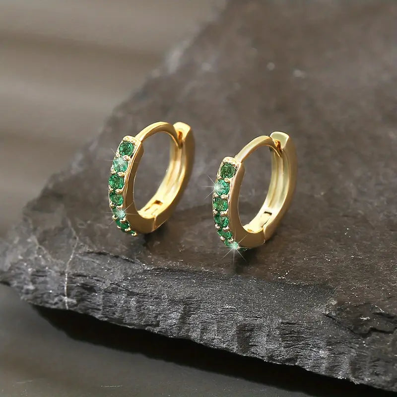 Nora – Gold earrings with delicate stones.