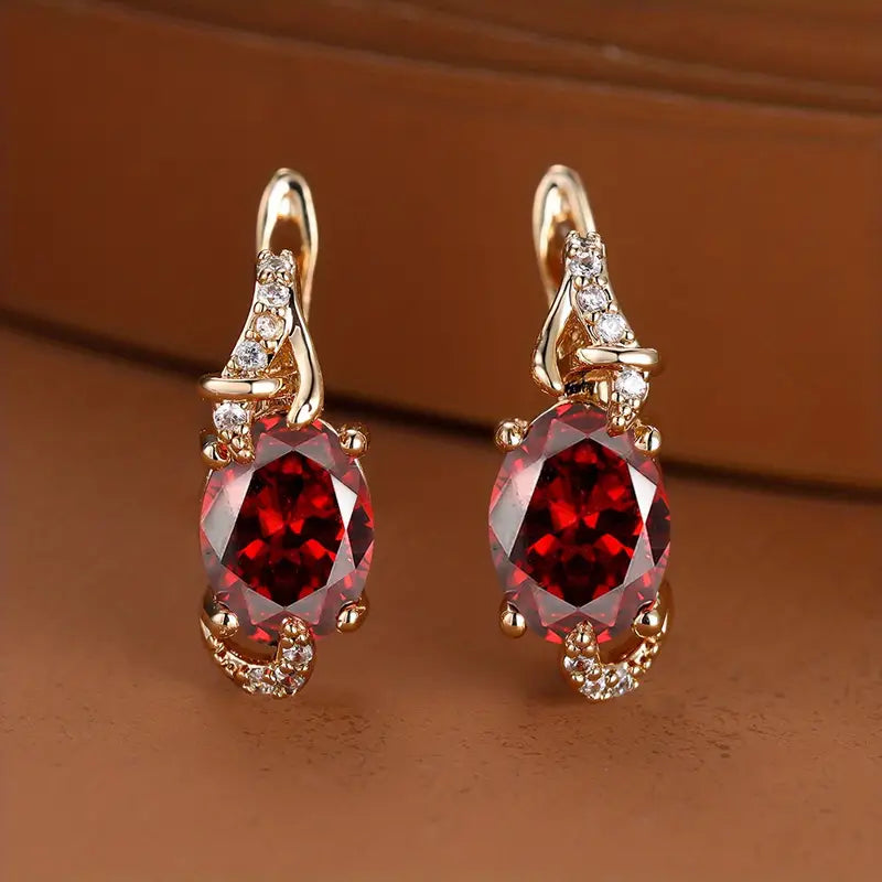Karla – Gold earrings with ruby ​​reflections.