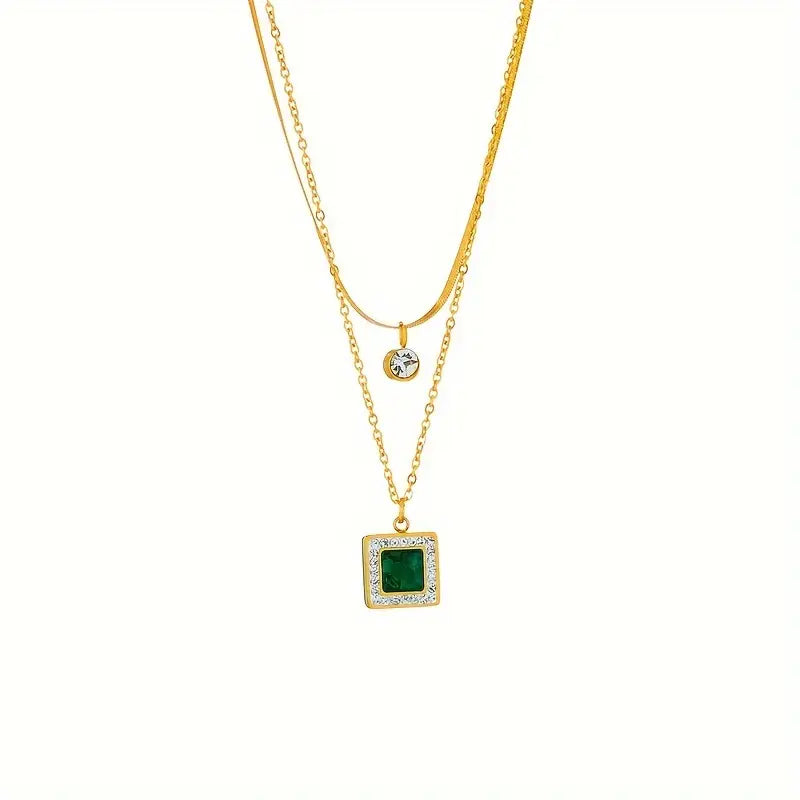 Klára – Gold necklace with emerald pendant.