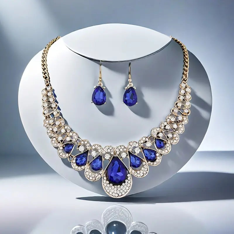 Johanna – Tour necklace with blue stones.