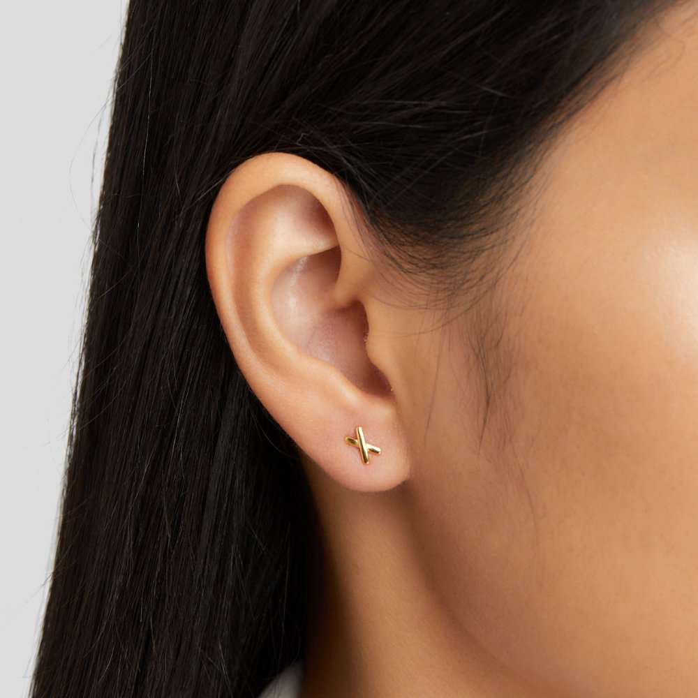 Líza – Orecchini in oro a forma di ramoscello.