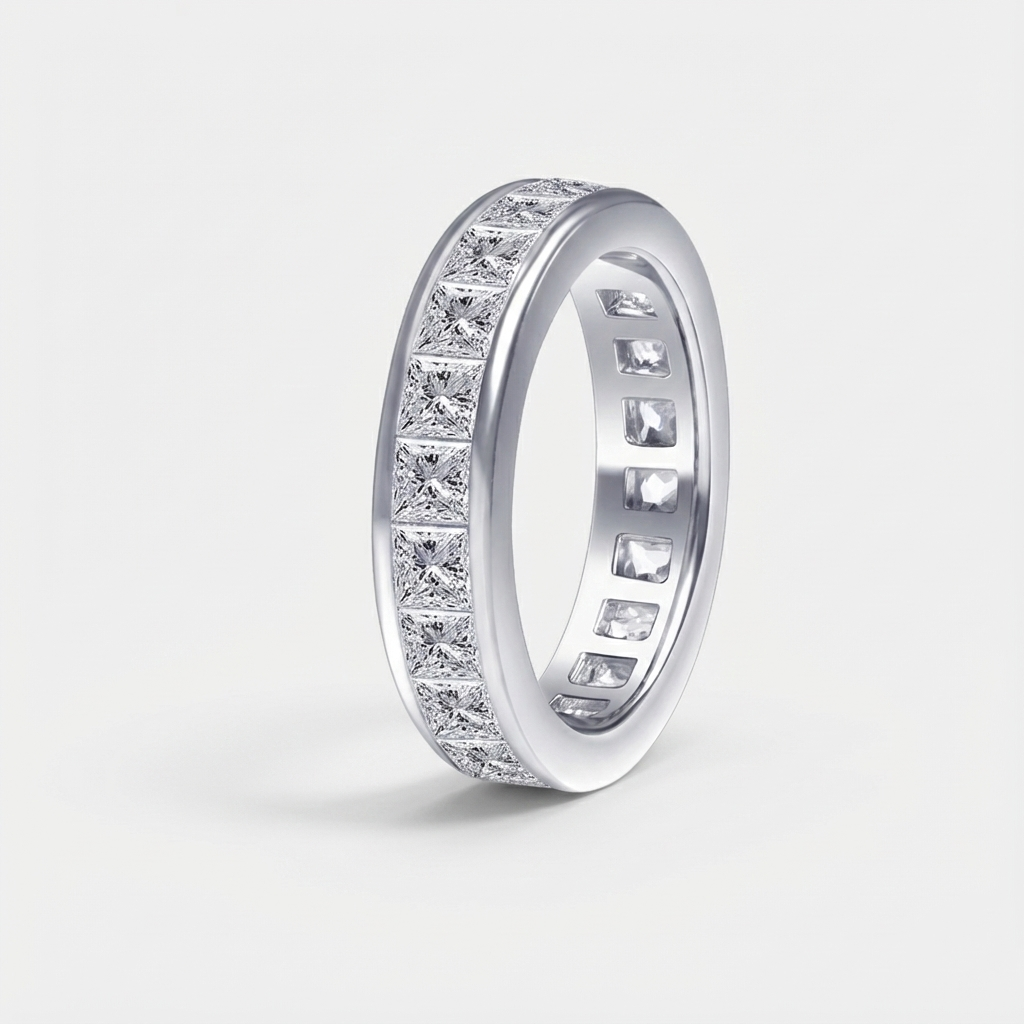 Maren – Silver ring with diamonds and narrow band.