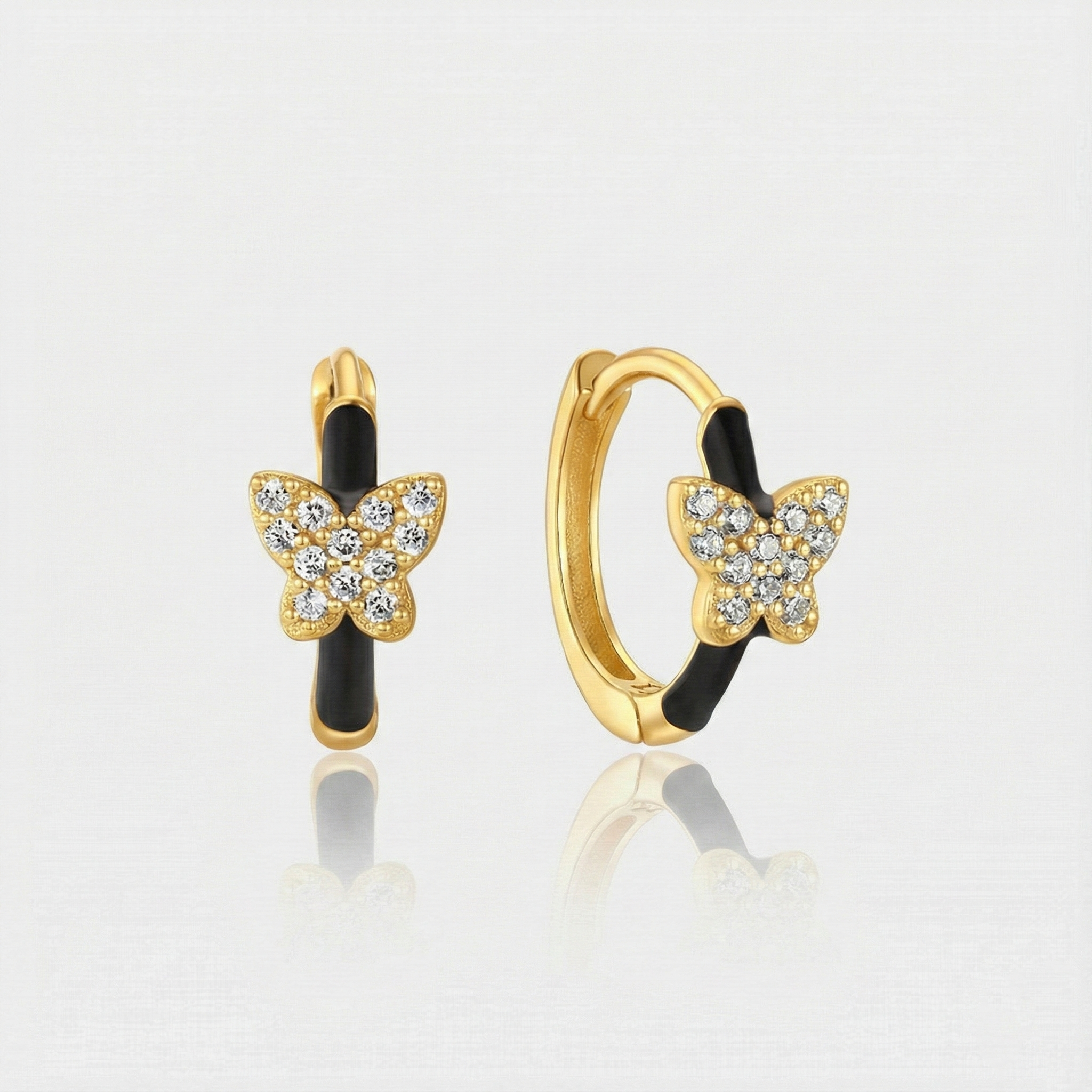 Theresia – Delicately curved gold earrings.