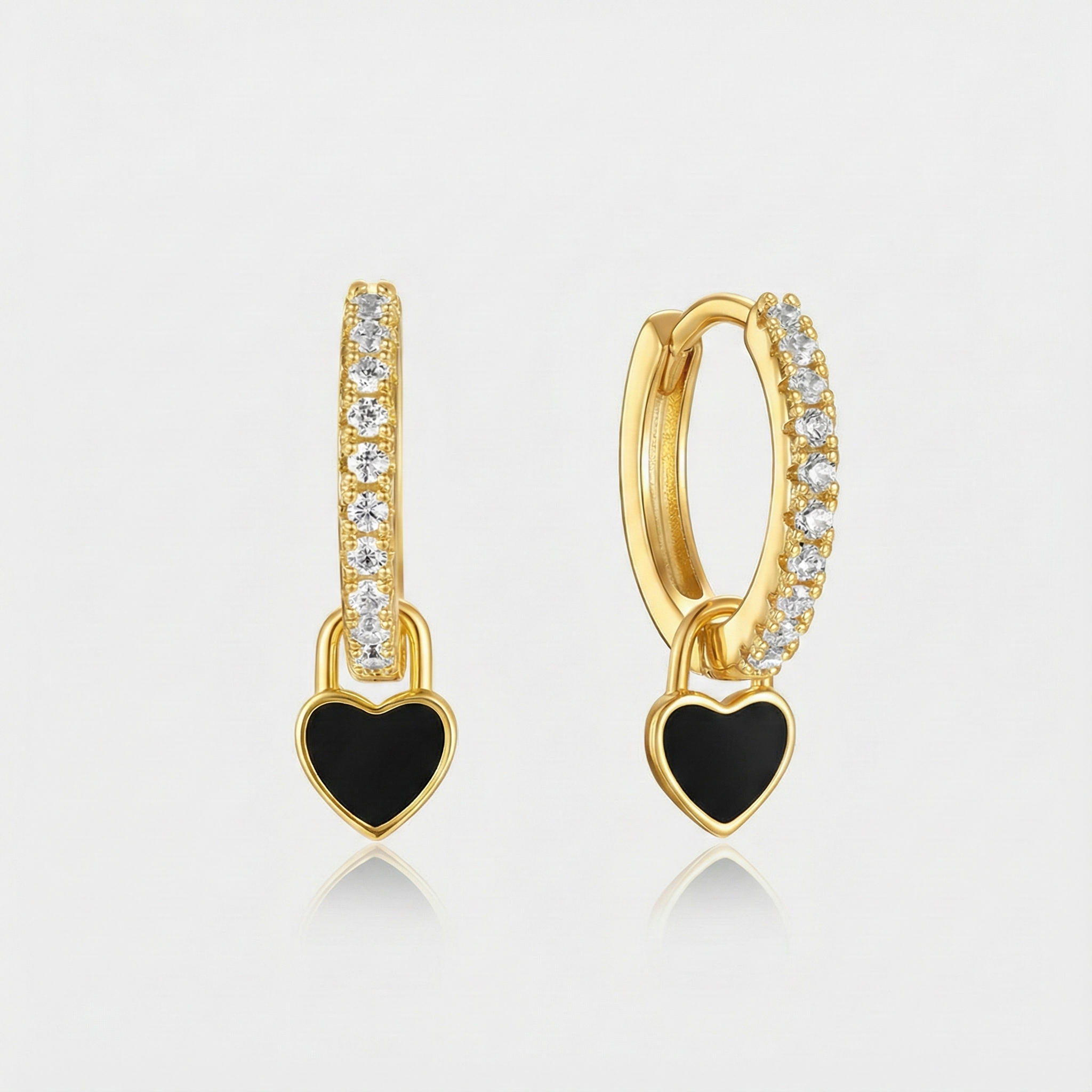 Theresia – Delicately curved gold earrings.