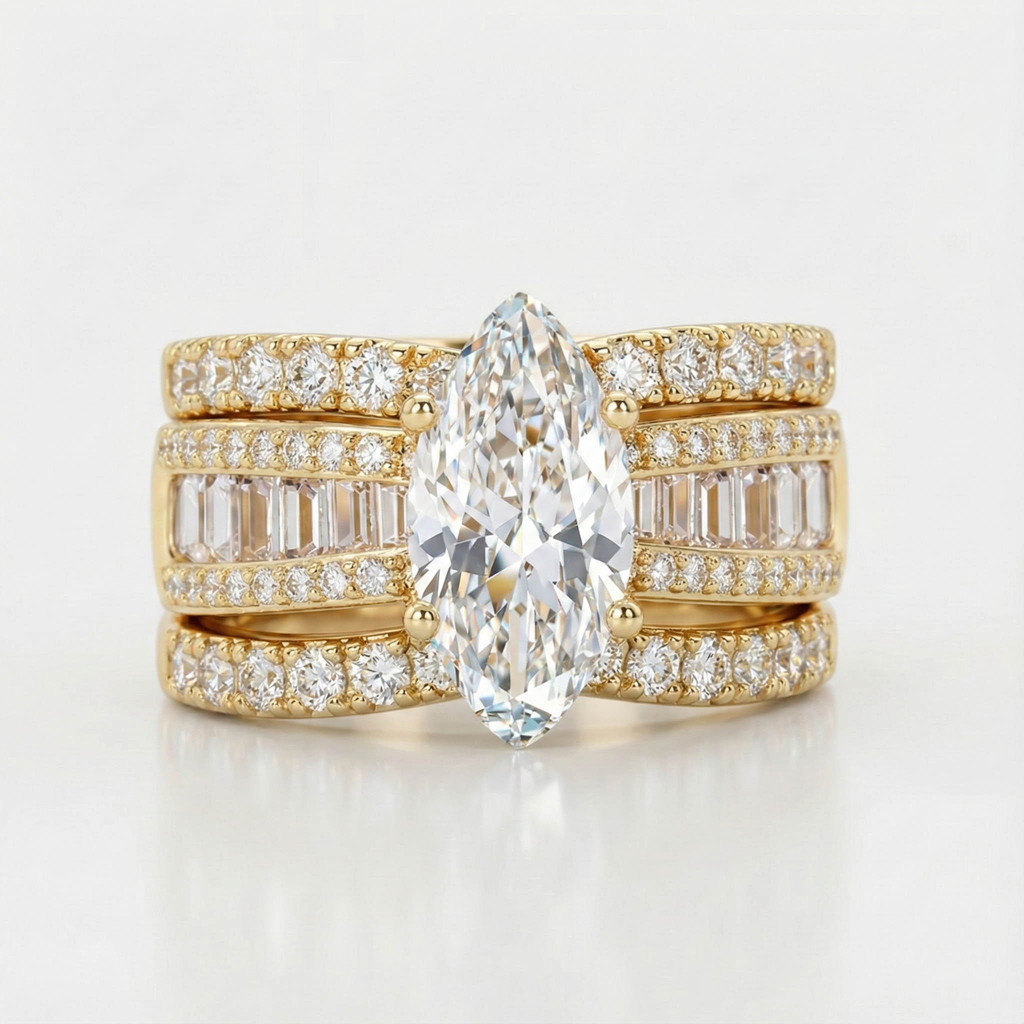 Veronika – Ring with diamonds and gold details.