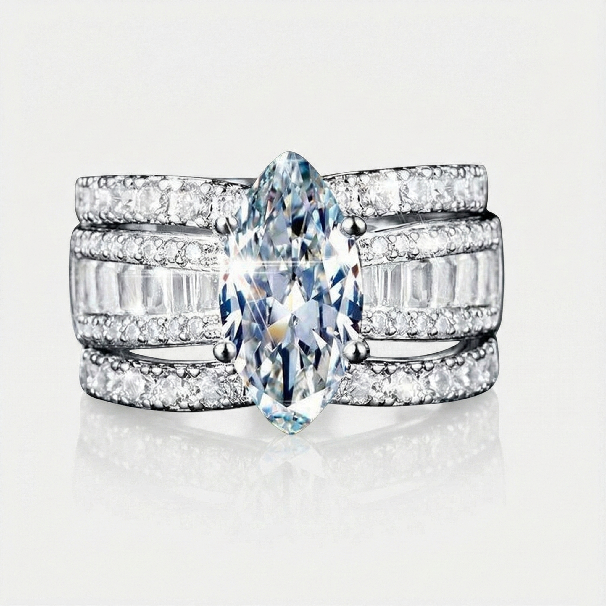 Veronika – Ring with diamonds and gold details.