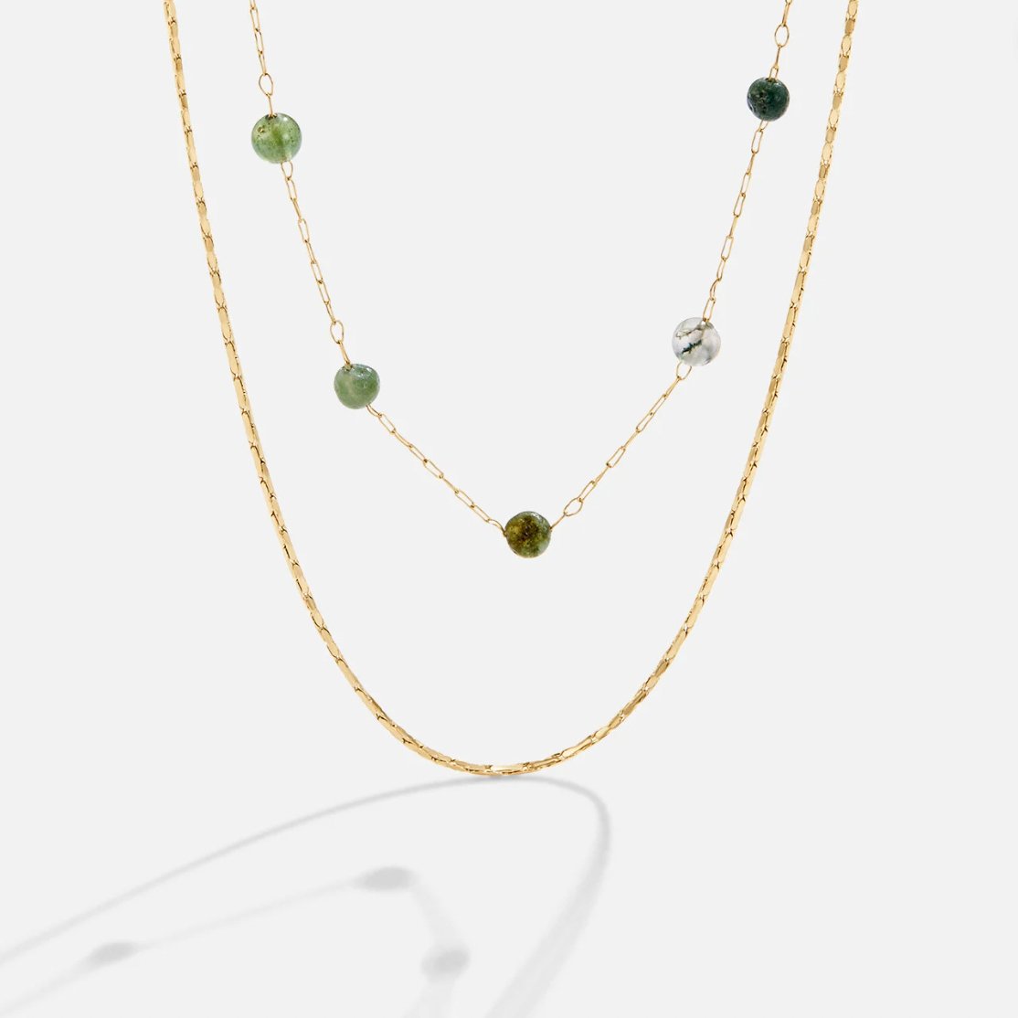 Helga – Double layer necklace with small colorful details.
