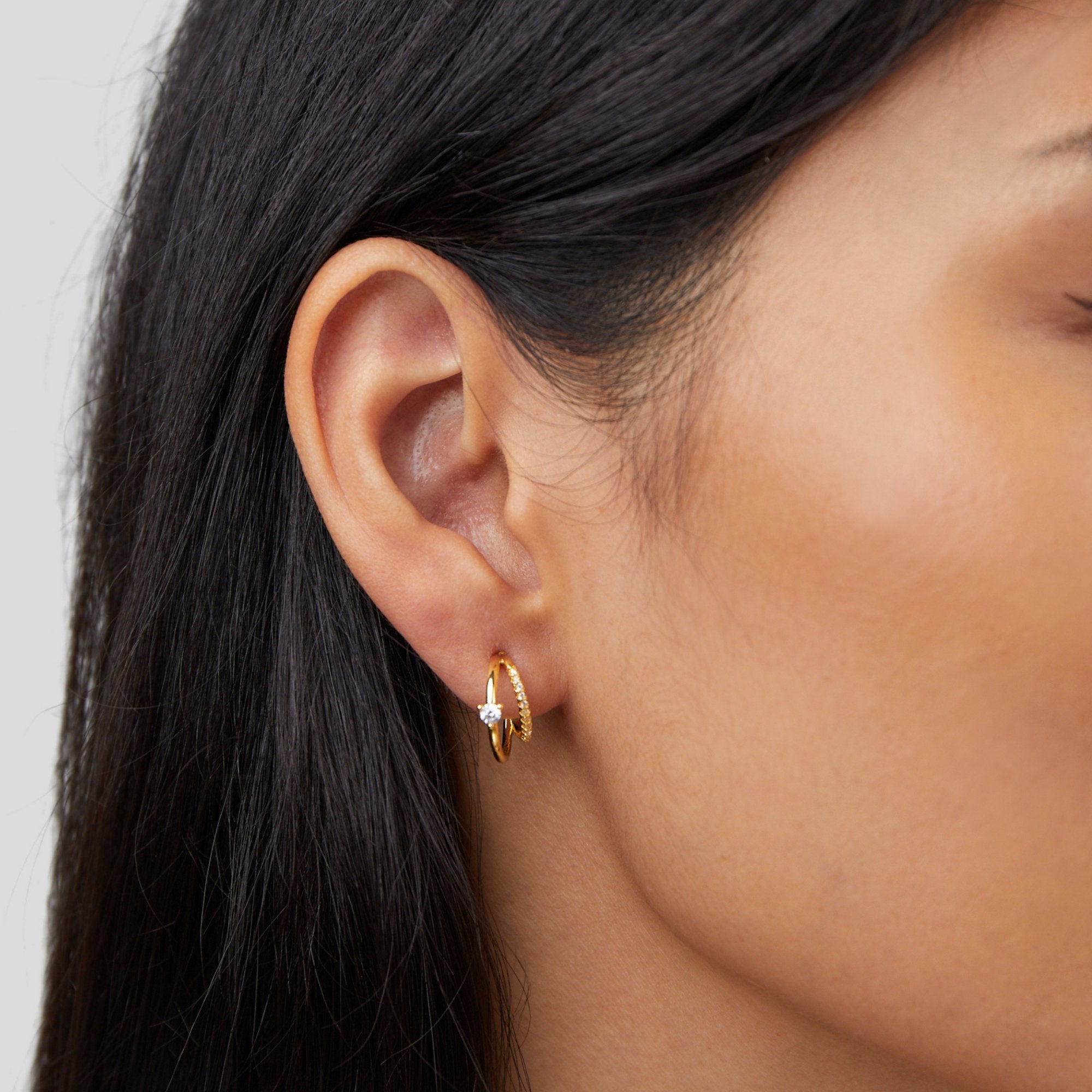 Mariana – Slim silver earrings.