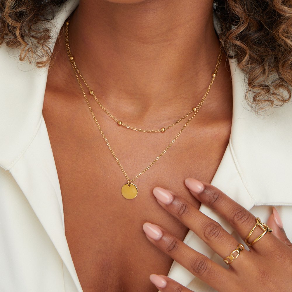Annalena – Double gold chain with pendant.