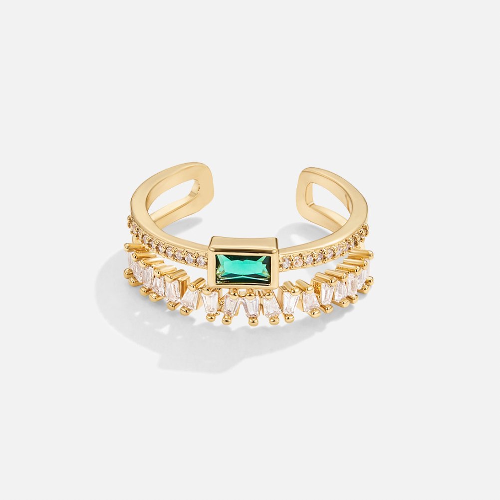 Sabina – Gold-plated ring with emerald green accents.