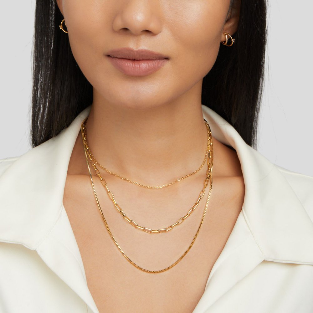 Josefína – Three-layer gold necklace with delicate links.