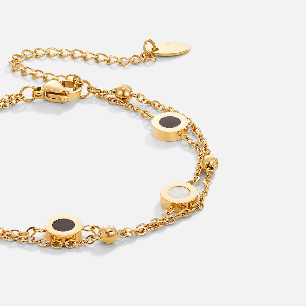 Carla – Delicate gold bracelet with contrasting round elements.