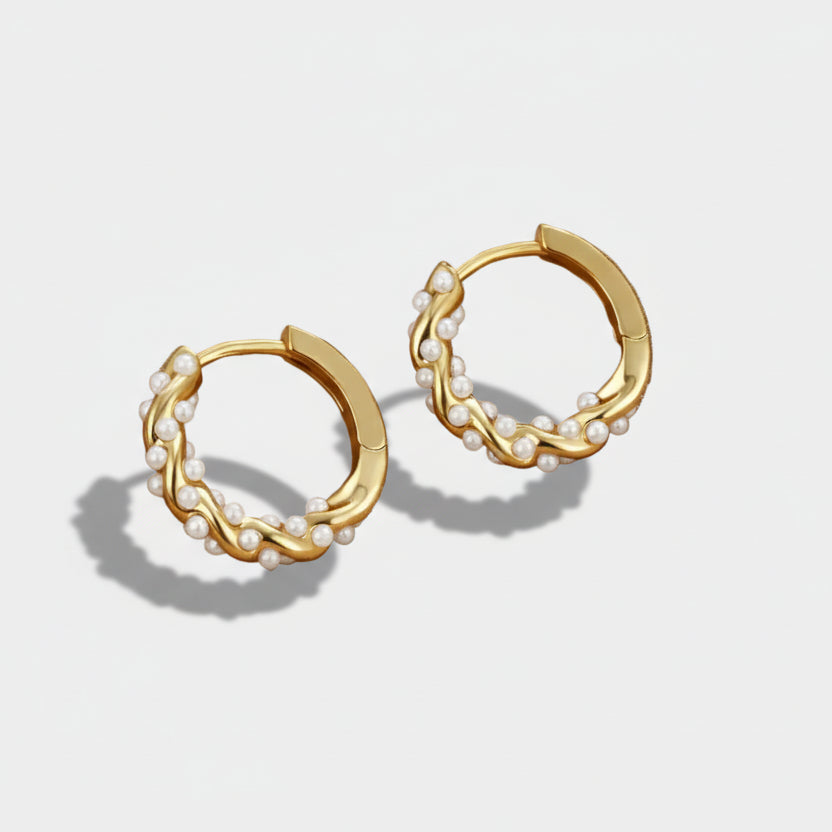 Viktorie-Lena – Gold earrings with a delicate texture.