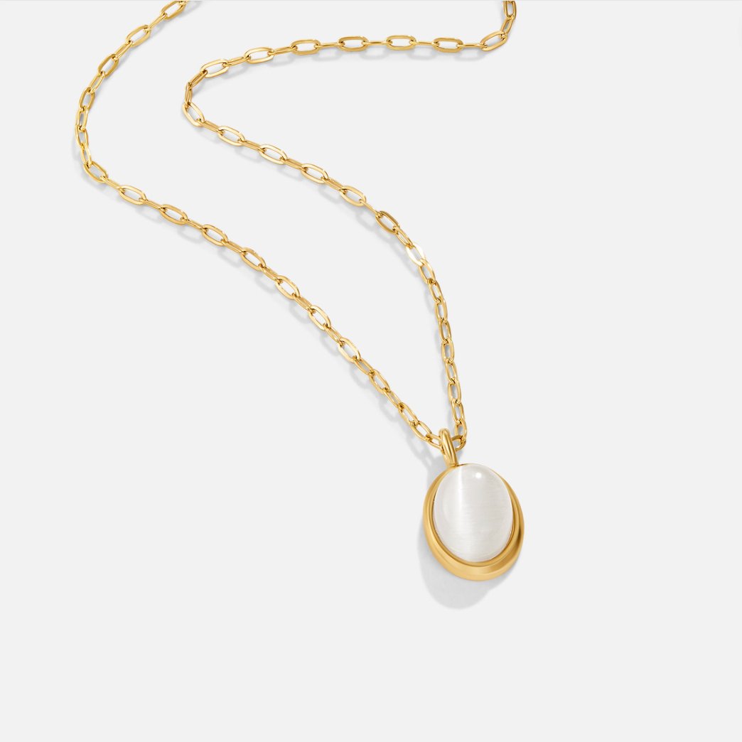 Veronika – Double gold necklace with black details.