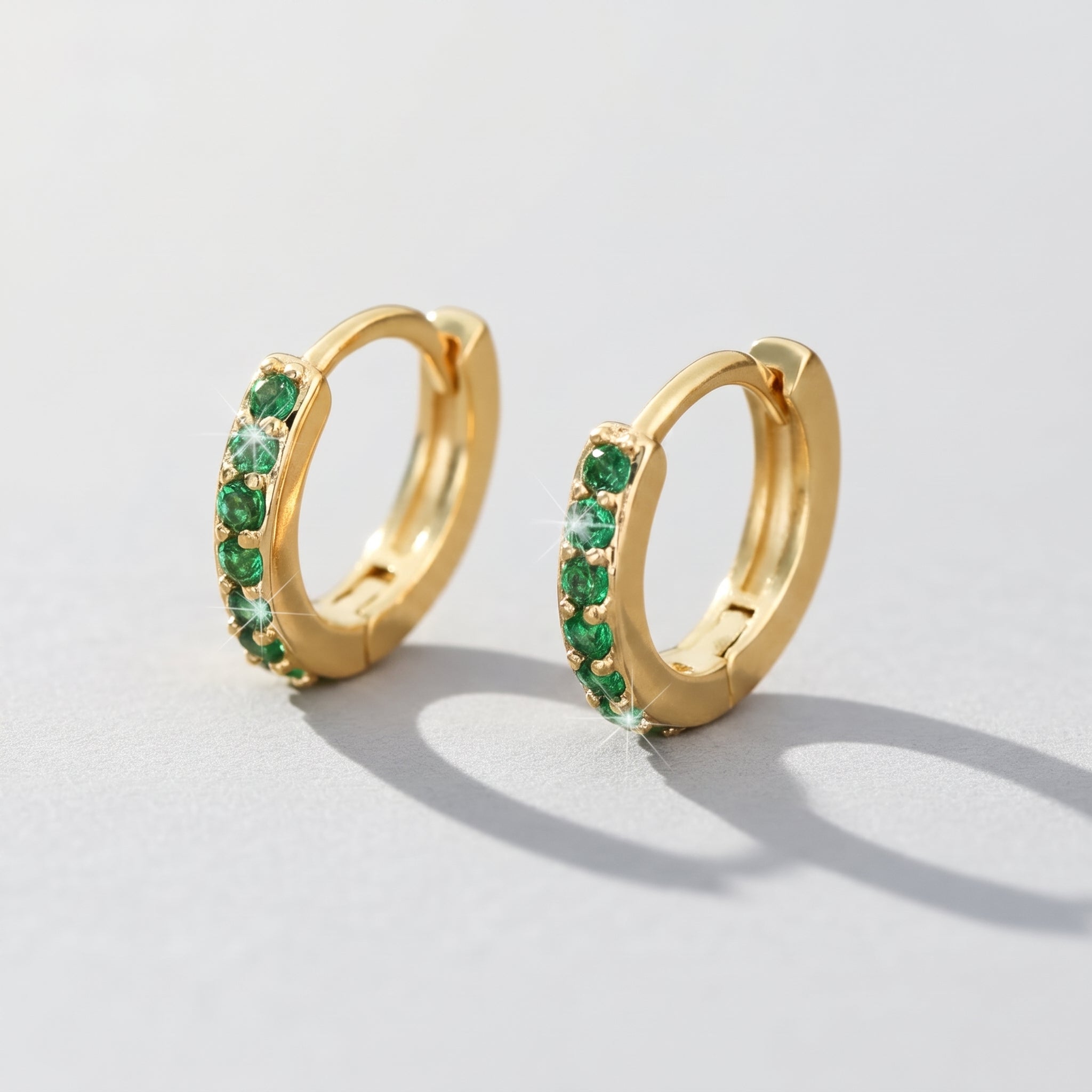 Nora – Gold earrings with delicate stones.
